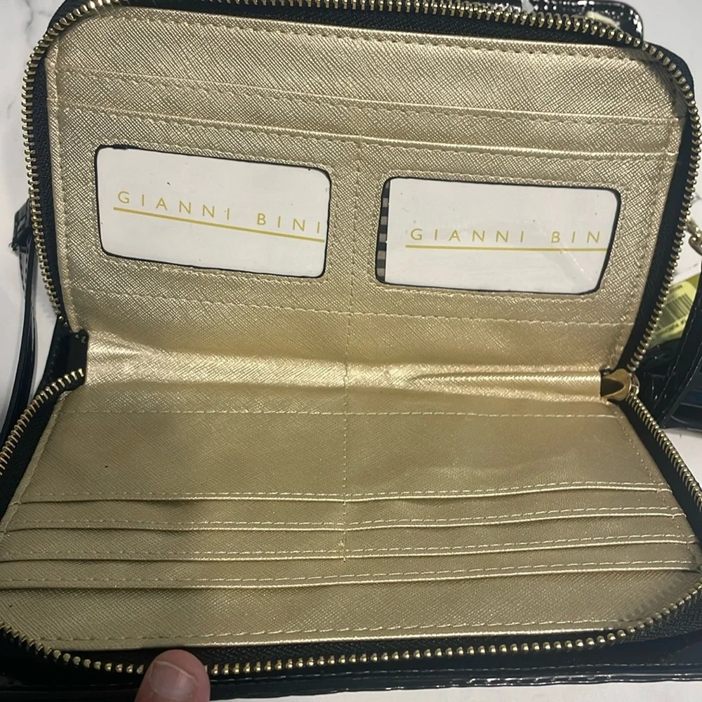 Gianni Bini NWT🖤 Charged up purse with Power Bank - Picture 6 of 17